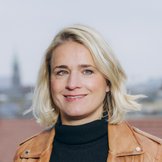VdK-Pr&auml;sidentin Verena Bentele, im Hintergrund sieht man den Berliner Fernsehturm